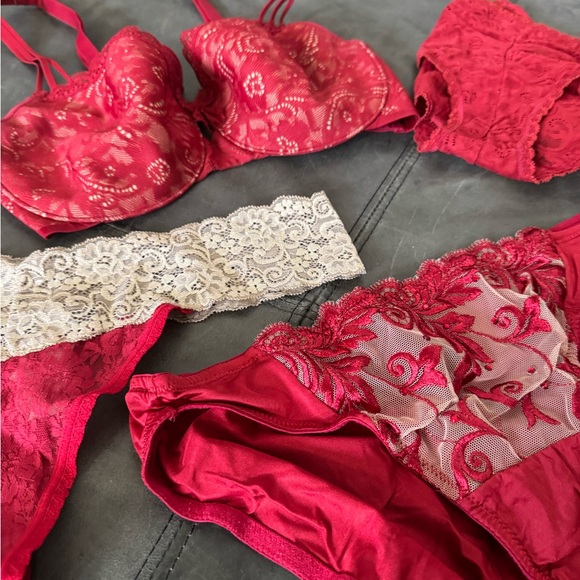Soma Red Intimates Bundle - Picture 5 of 9